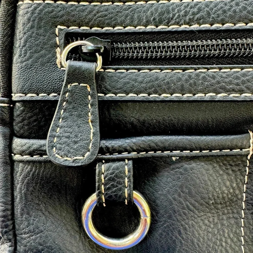 MultiSac black crossbody unisex in excellent pre-owned condition. Phone pocket +